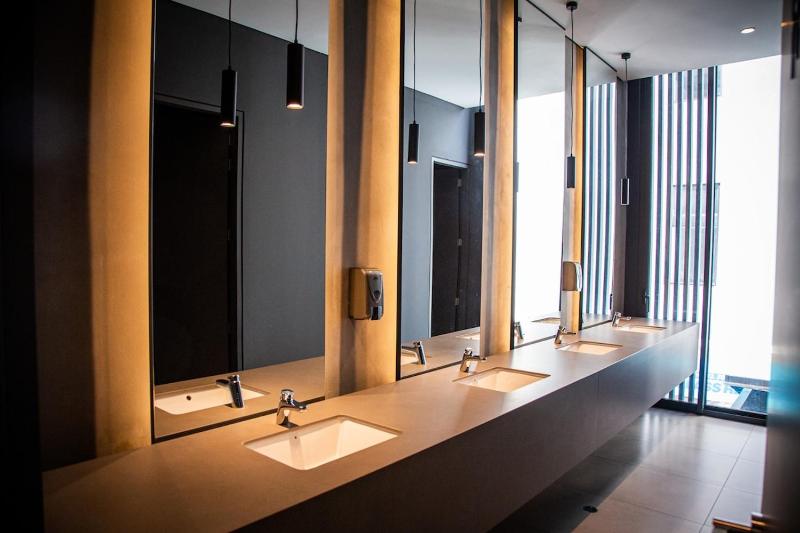Executive suite and top amenities - image 10