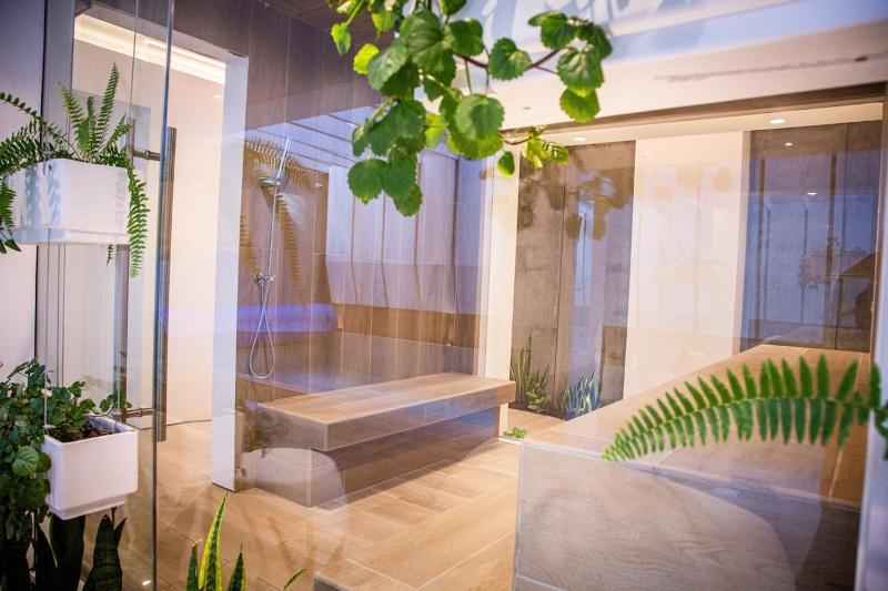 Executive suite and top amenities - image 15