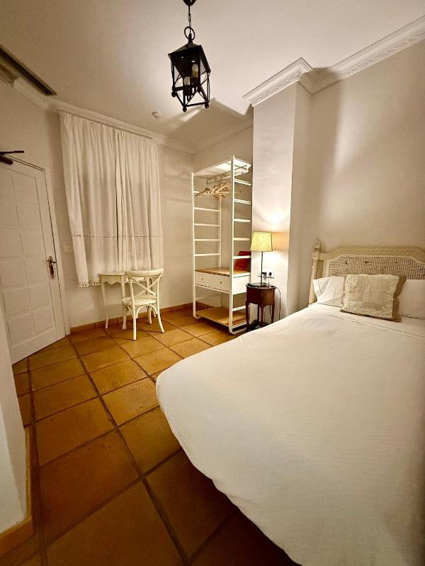Single Room image 4