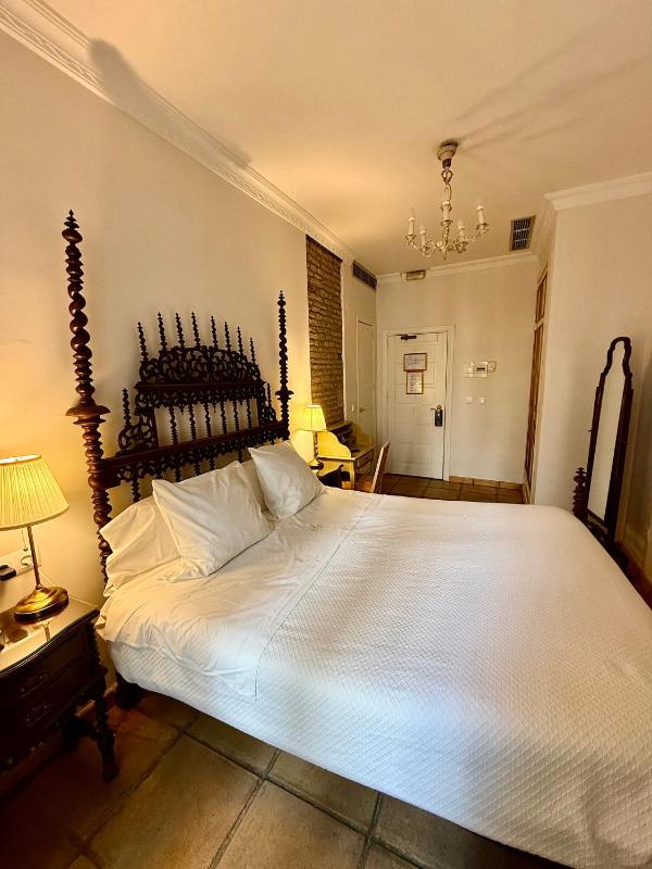 Double or Twin Room with View image 4