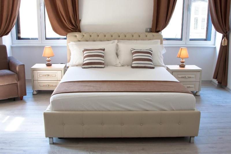 Quadruple Room image 4