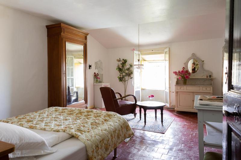  Double Room with Shared Bathroom image 3
