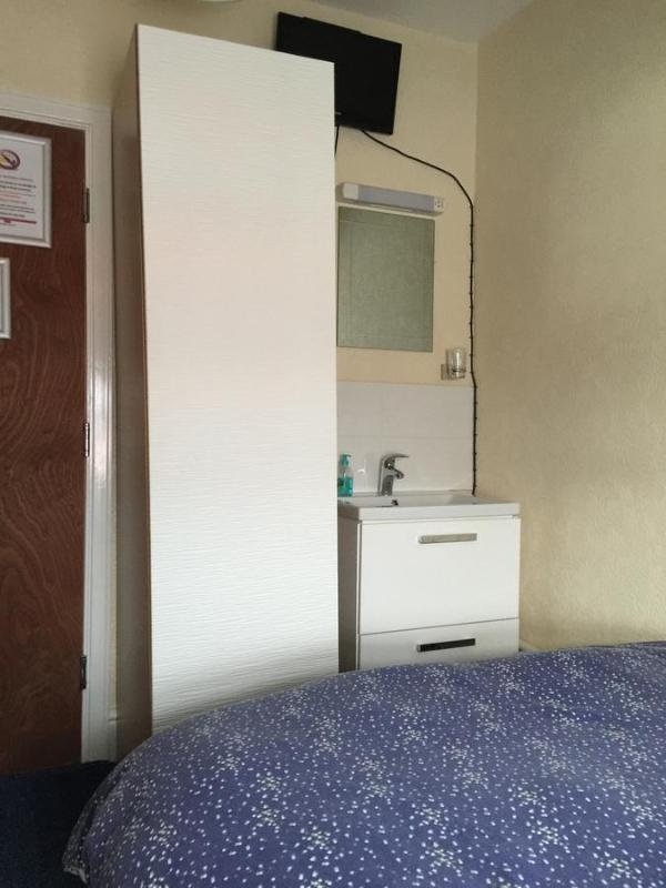 Double Room with Shared Bathroom image 4