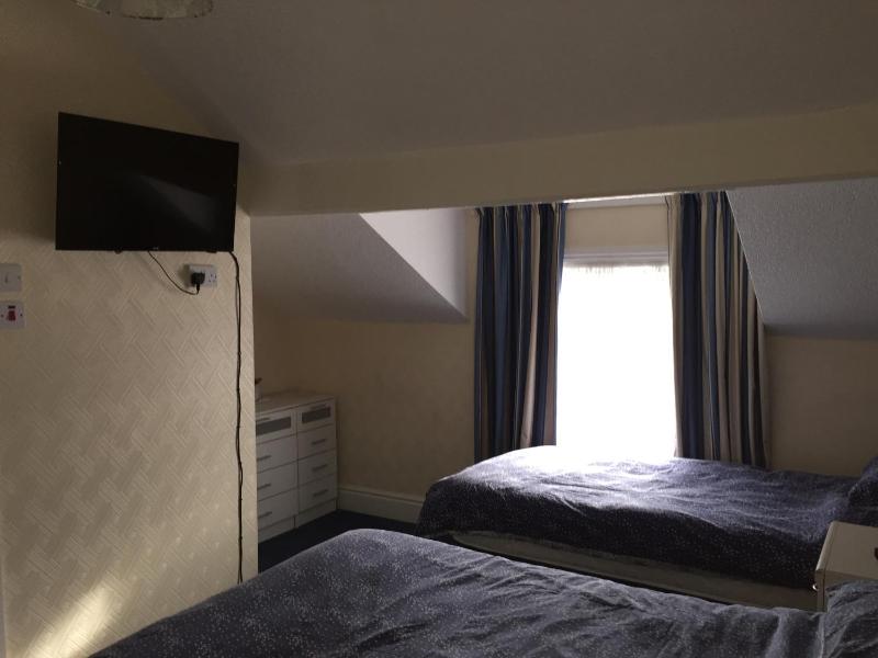 Triple Room with Shower image 2