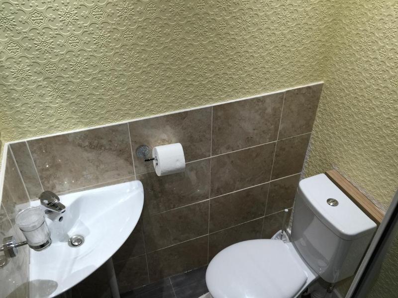 Twin Room with Shower image 3
