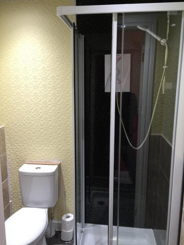 Double Room with Private Bathroom image 1
