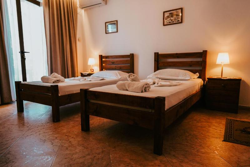 Double or Twin Room with Balcony image 4