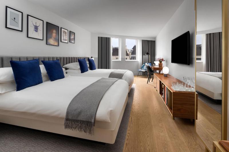 Premium Double Room with Two Double Beds image 3