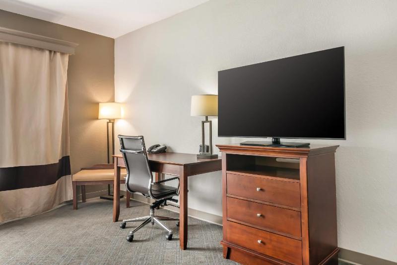 King Suite - Accessible/Non-Smoking image 3