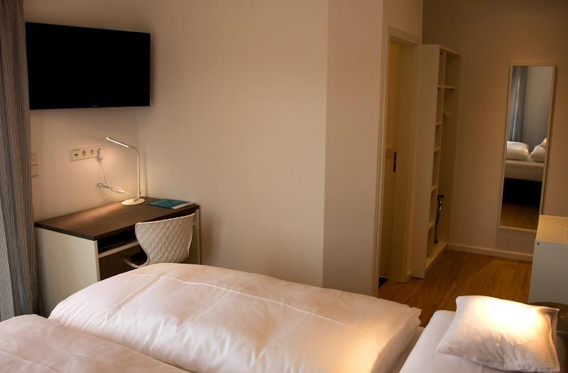 Standard Double Room image 3