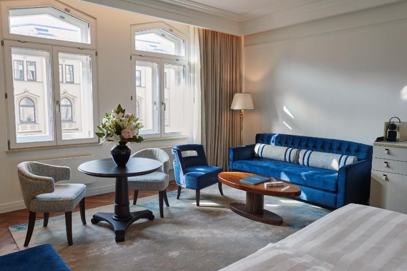 Signature Deluxe Room image 4