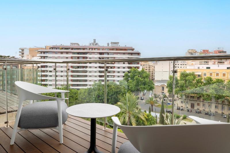 Double Room with City View and Balcony image 2