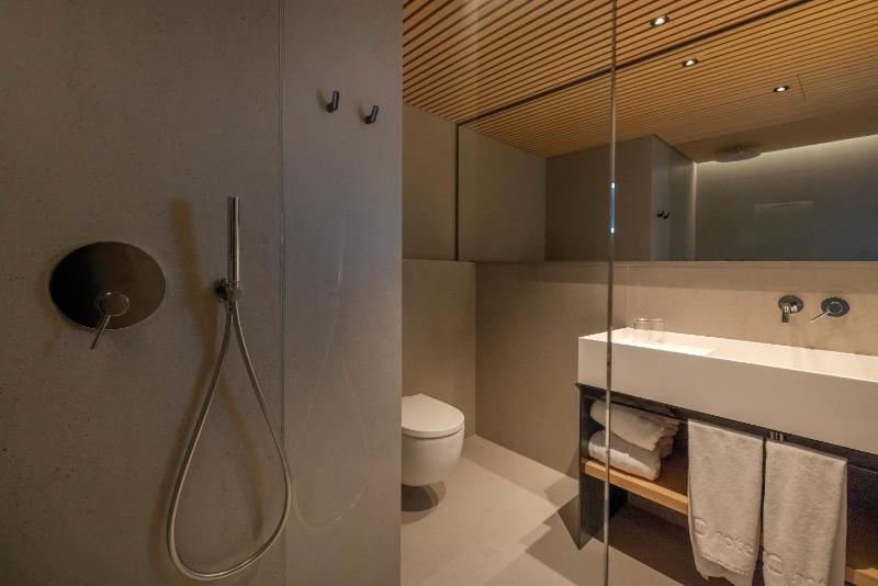 Double Room with City View and Balcony image 3