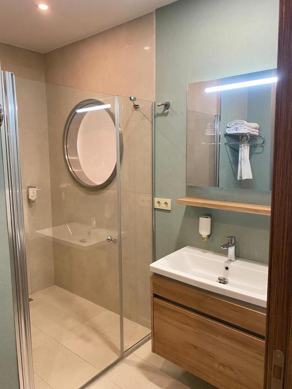 Economy Double Room image 3