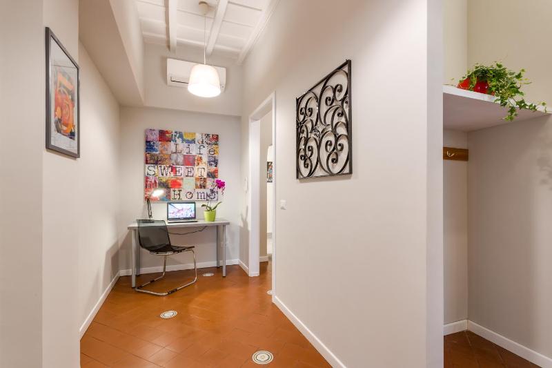 Two-Bedroom Apartment int. 6 image 4