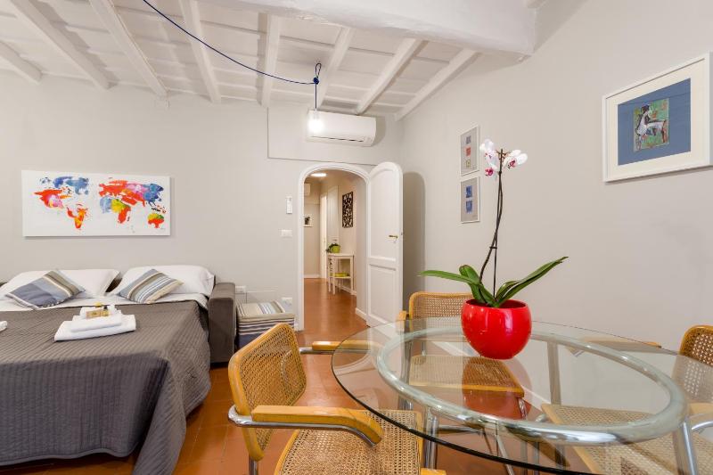 Apartment with Balcony int. 1 image 2