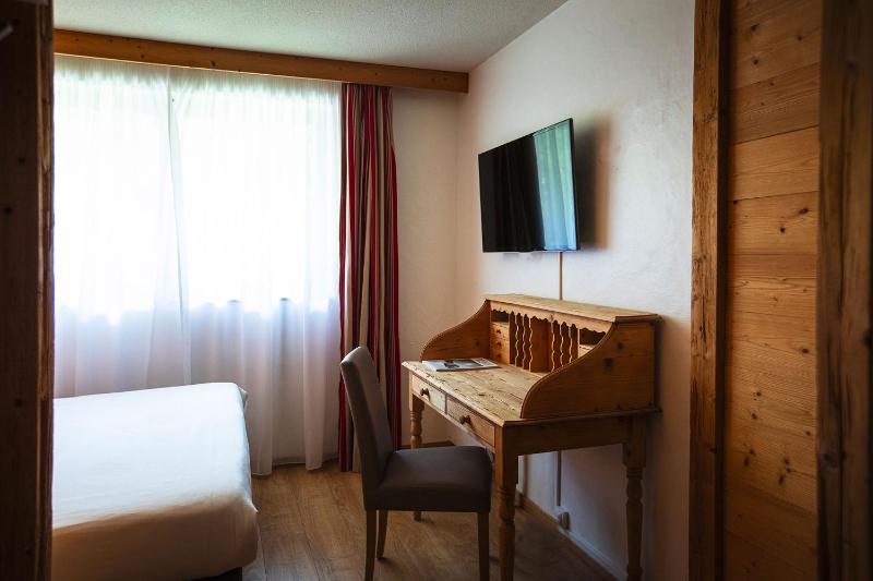 Small Double Room image 3