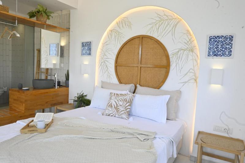 One-Bedroom Apartment with Sea View image 4