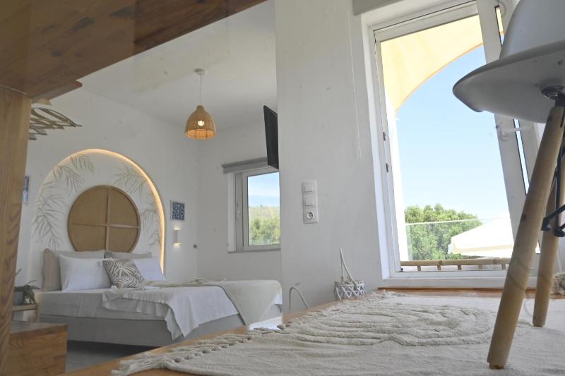One-Bedroom Apartment with Sea View image 2