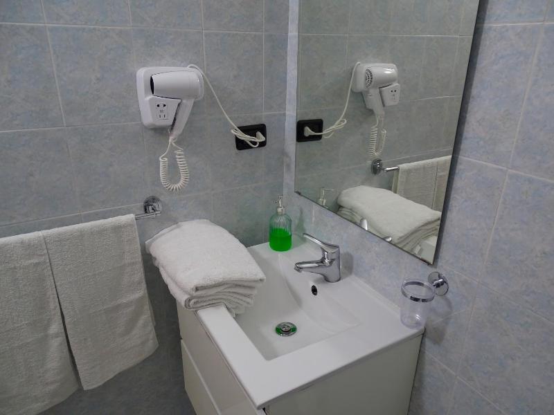 Single Room image 1