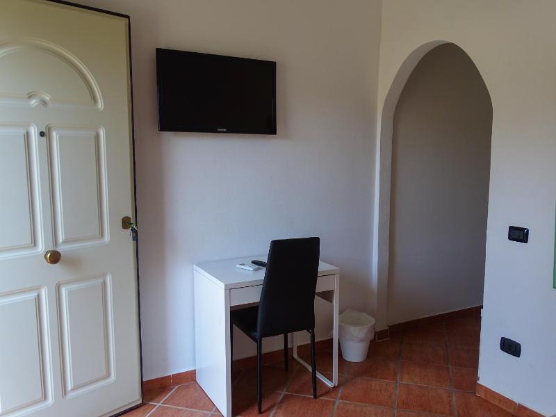 Double or Twin Room image 3
