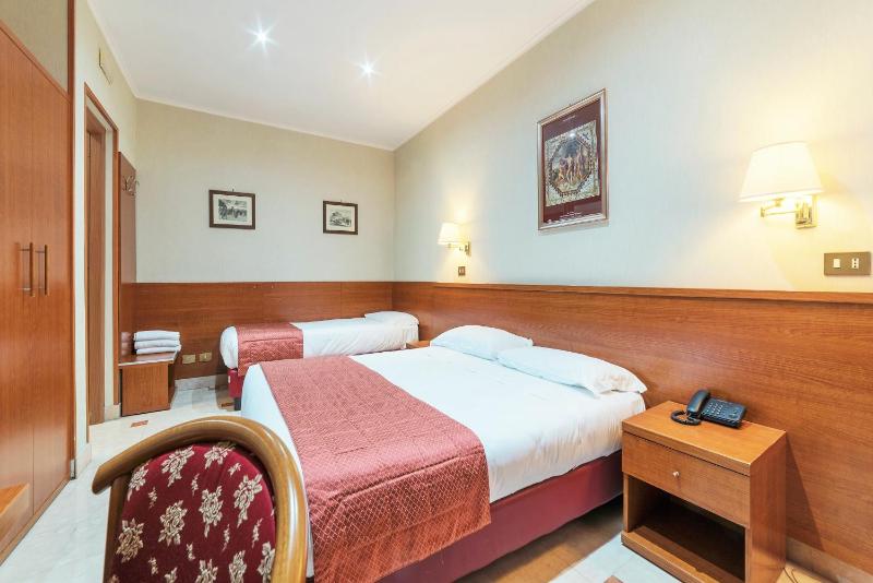 Classic Triple Room image 1