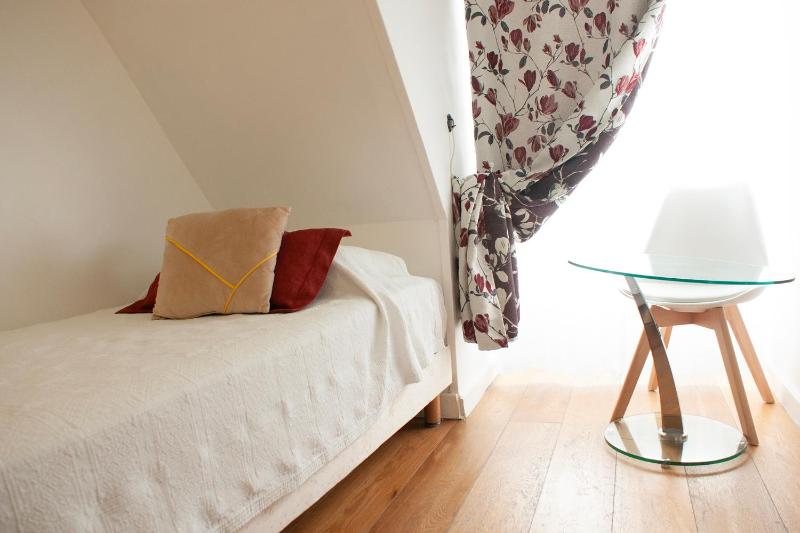Single Room image 3
