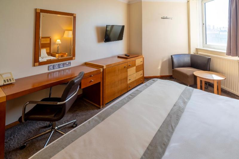 Double Room with Partial Sea View image 3