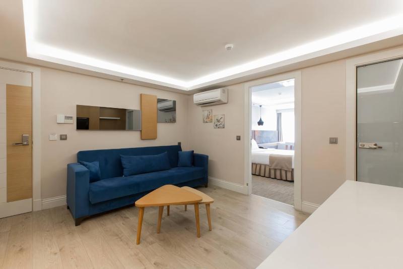 One-Bedroom Suite image 1