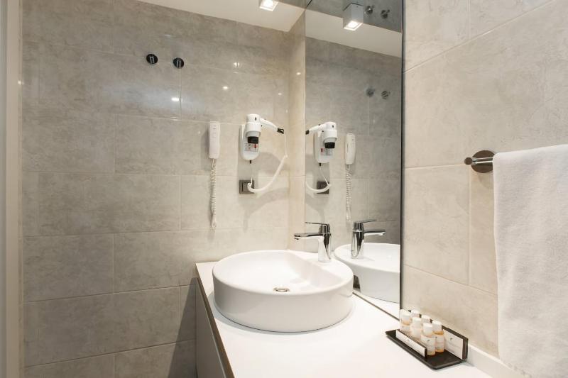 Studio with Sofa Bed image 3