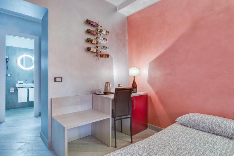 Standard Triple Room image 4