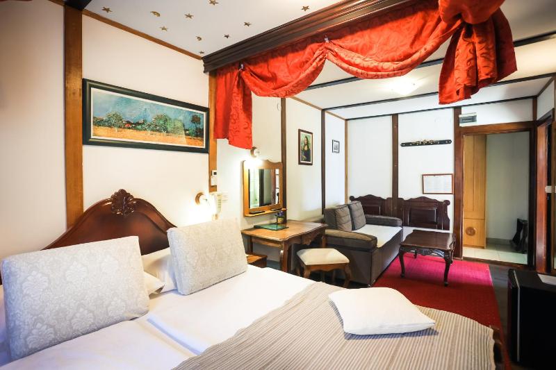 Double or Twin Room image 3