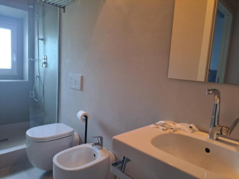 One-Bedroom Apartment image 2