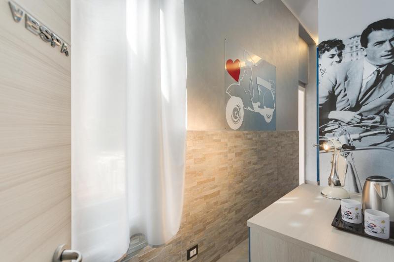 Classic Double Room with Balcony image 2