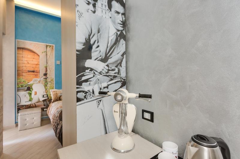 Classic Double Room with Balcony image 3