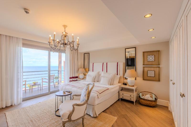 Signature Seaview Room image 4