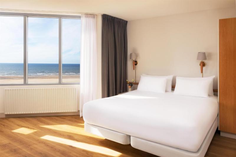 Standard Quadruple Room with Sea View image 1