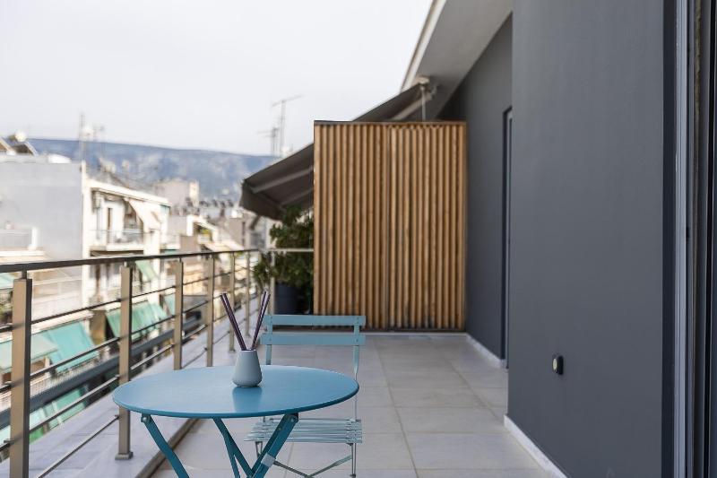 Premium One Bedroom Penthouse with Balcony image 3