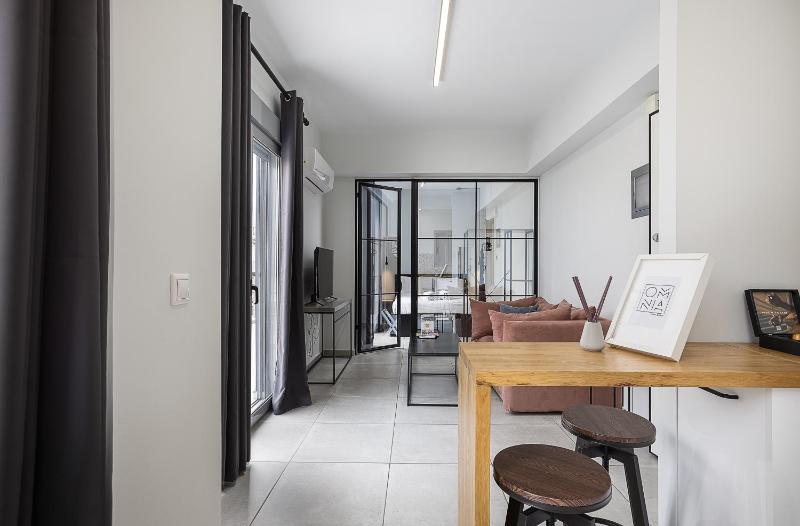 Premium One Bedroom Penthouse with Balcony image 1