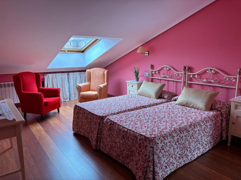 Triple Room  (2 adults + 1 child) image 1