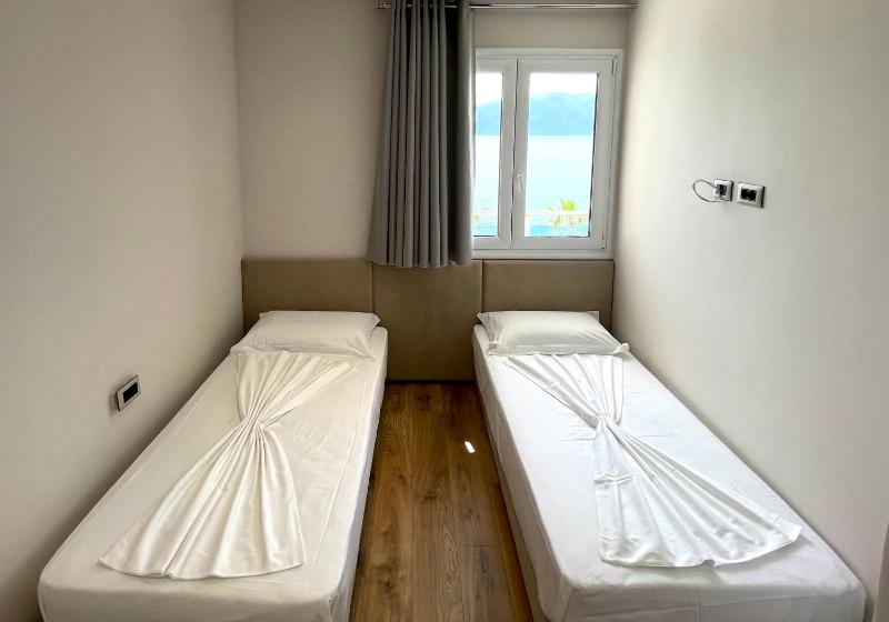 Superior Family Suite with  Balcony and Sea View image 4