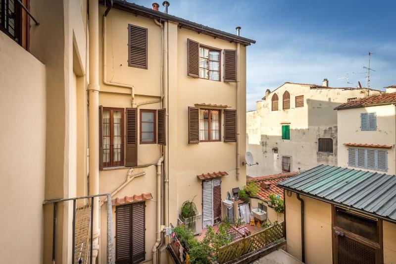 Standard Double Room with Courtyard View image 3