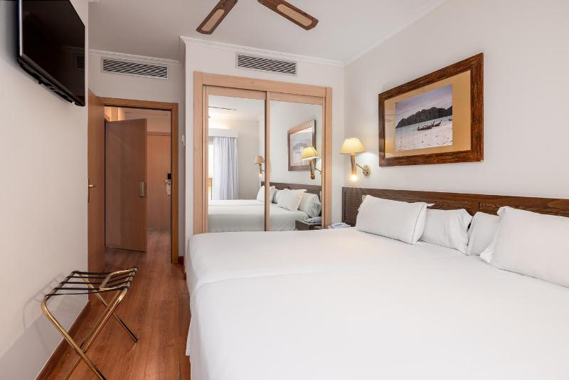 Two Connecting Double Rooms (3 Adults + 1 Child) image 1