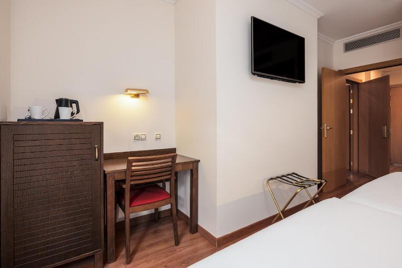 Two Connecting Double Rooms (3 Adults + 1 Child) image 3