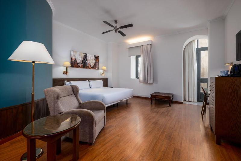 Superior Double Room (3 adults + 1 child) image 4