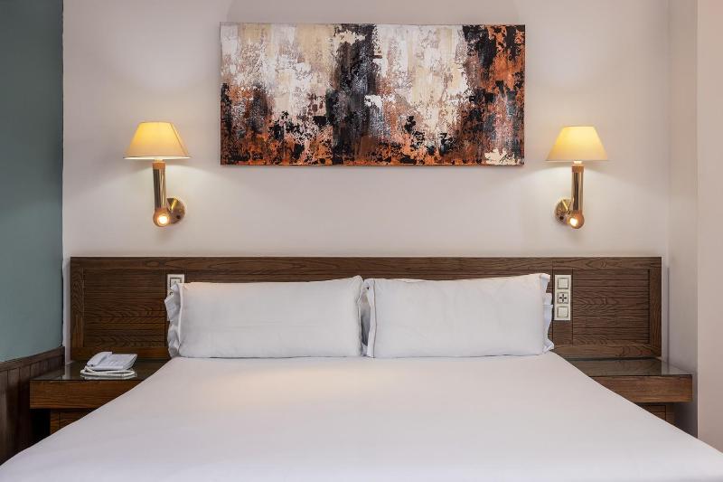 Superior Double Room (3 adults + 1 child) image 3