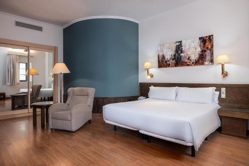 Superior Double Room (3 adults + 1 child) image 1