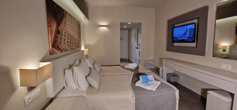 Double or Twin Room image 4