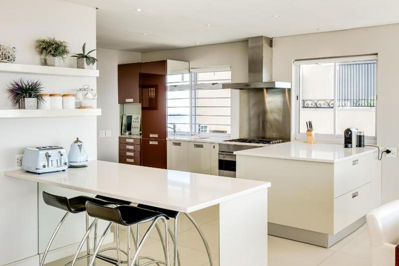 Spacious 3Bed Apt Overlooking Cape Town Panova - image 8