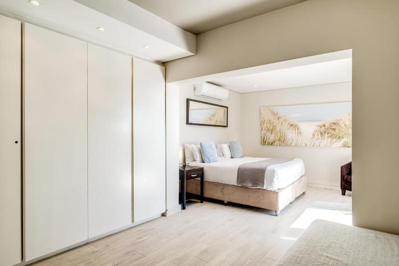 Spacious 3Bed Apt Overlooking Cape Town Panova - image 7